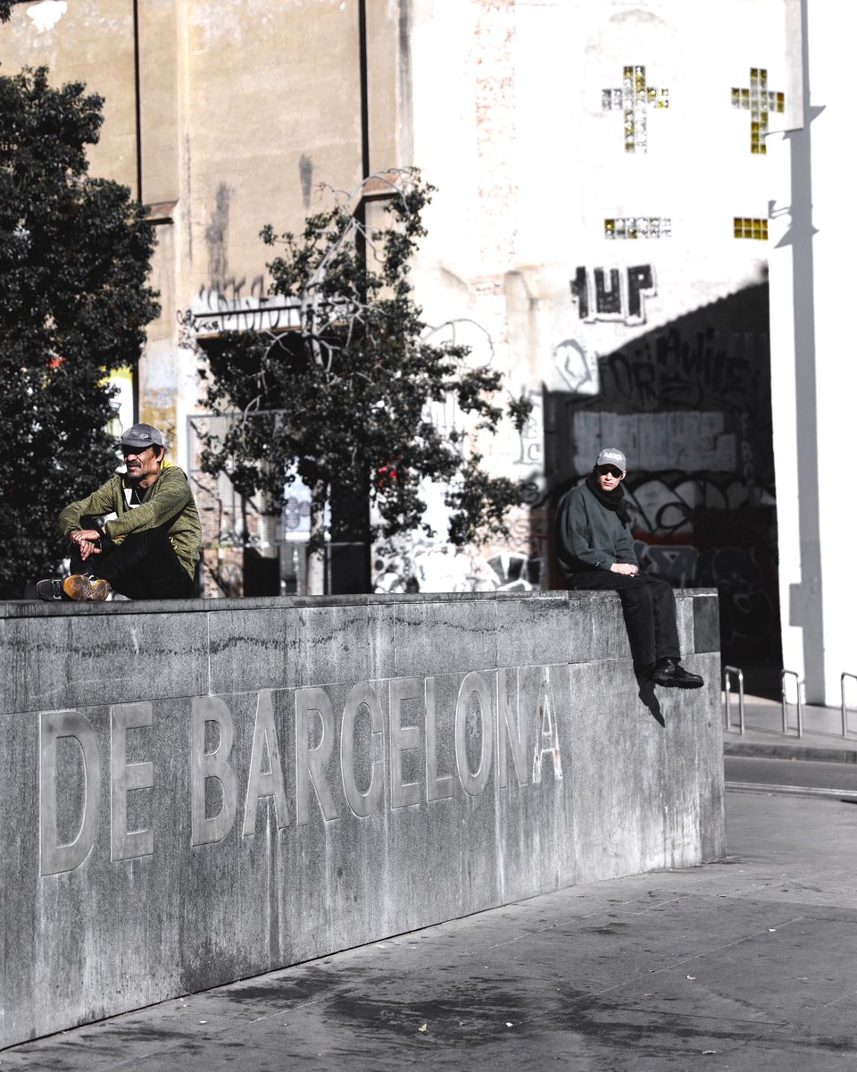 Levitation #Barcelona #Streetphotography #portraitphotography #photojournalism