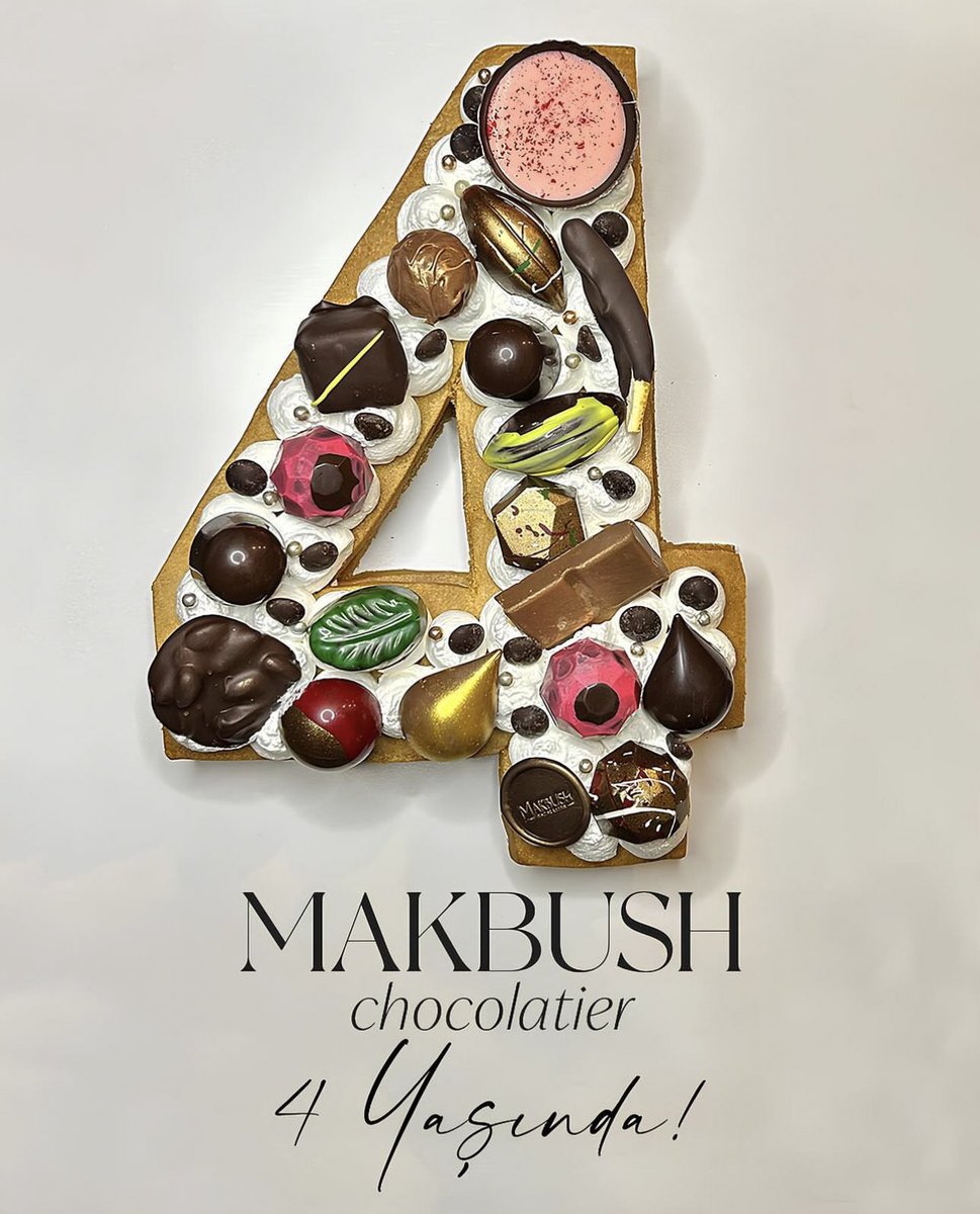 Makbush Chocolatier 4 yaşında! 🎉💖 

En kaliteli Belçika çikolatasını kullanarak şimdiye kadar binlerce ürettiğimiz, çok sevilen el yapımı çikolatalarımızın her biri, bizim için sadece bir çikolata değil, aynı zamanda sevgi ve tutkumuzun yansıması. 🍫 Birlikte nice senelere...