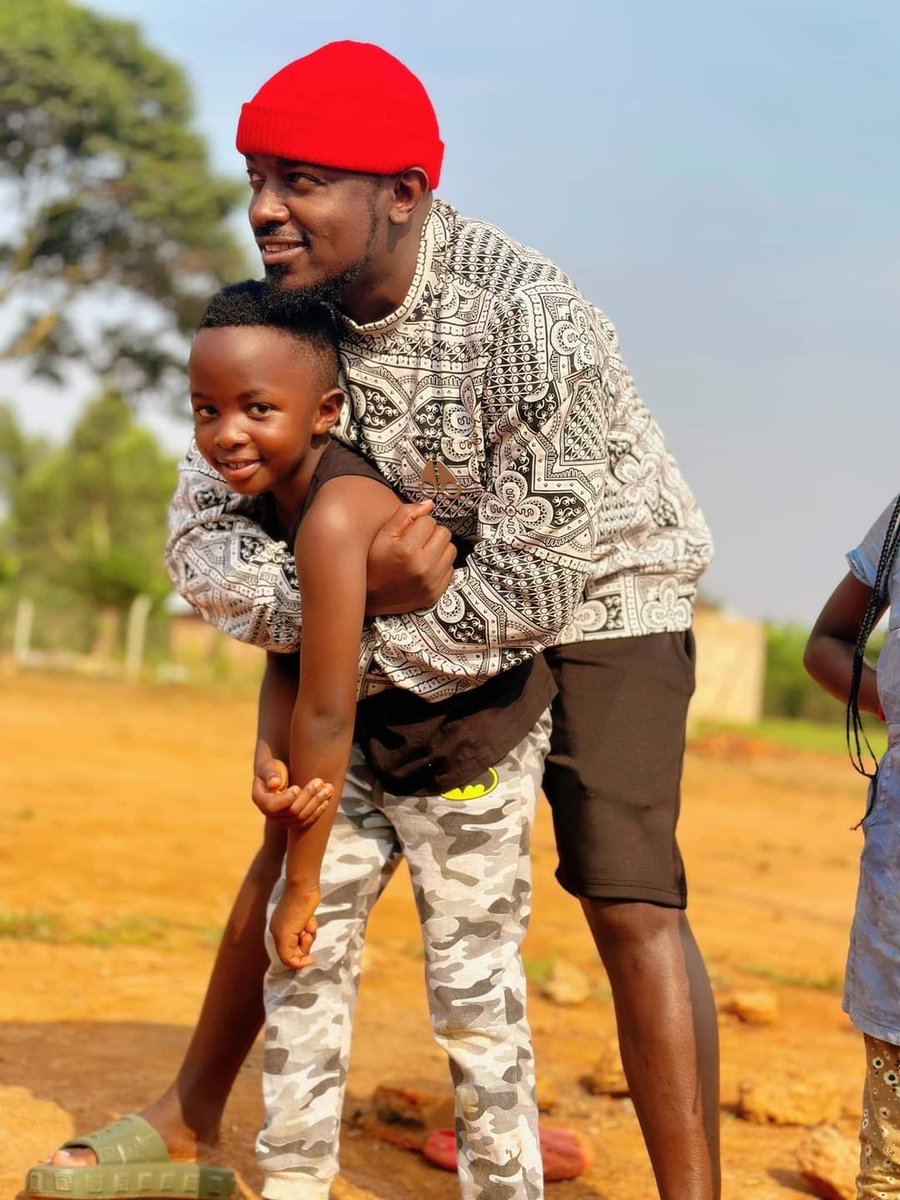 MNduggu's tweet photo. Mpaka boss @YkeeBenda is to spend the entire  day with the @masakakids 💙🌟 #onelove #kyekiliwo #SAFARIALBUM 🔥 https://t.co/ksIO3Tlm9P