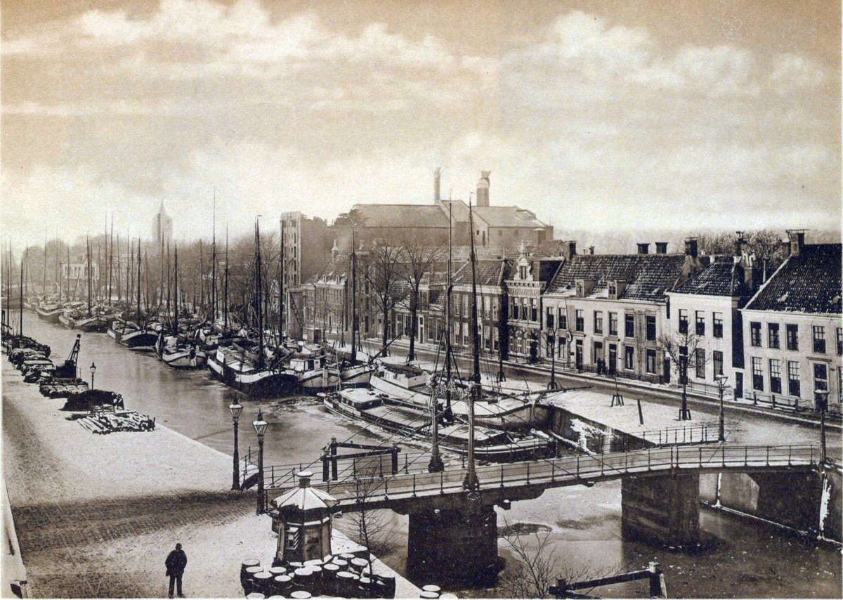 Noorderhaven Noordzijde. Met Kijk in ’t Jatbrug, winter 1910-1913. Foto @gronarch #beeldbankgroningen #memorymonday