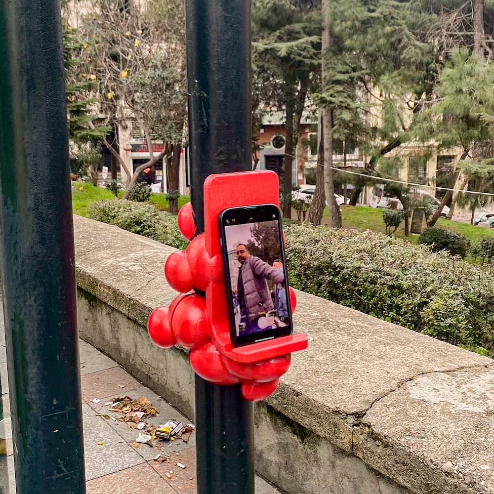 onaranlarkulubu's tweet image. Beyoğlu sokaklarında dolaşırken gözünü dört aç! 👀👀 Çünkü 17 Aralık’ta gerçekleştirdiğimiz #UrbanHacking temalı 3D tasarım maratonundan çıkan tasarımlar sokaktaki yerlerini buldu! 🛠 Tamamı Instagram sayfamızda! 👇instagram.com/p/C11OVaHIWWD/…