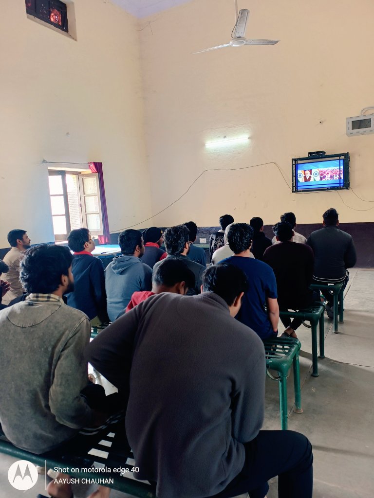 AAYUSHC76725797's tweet photo. Students of Habibullah Hostel, University of Lucknow listening to "Man Ki Baat" on 8Jan2023 by Honorable Prime minister of India @PMOIndia @GovernorofUp @profalokkumar @dswlkouniv @ChiefProvostLU @lkouniv @luupdate_ @Lucknownaama @luupdates_ https://t.co/PBcwvzwcxU