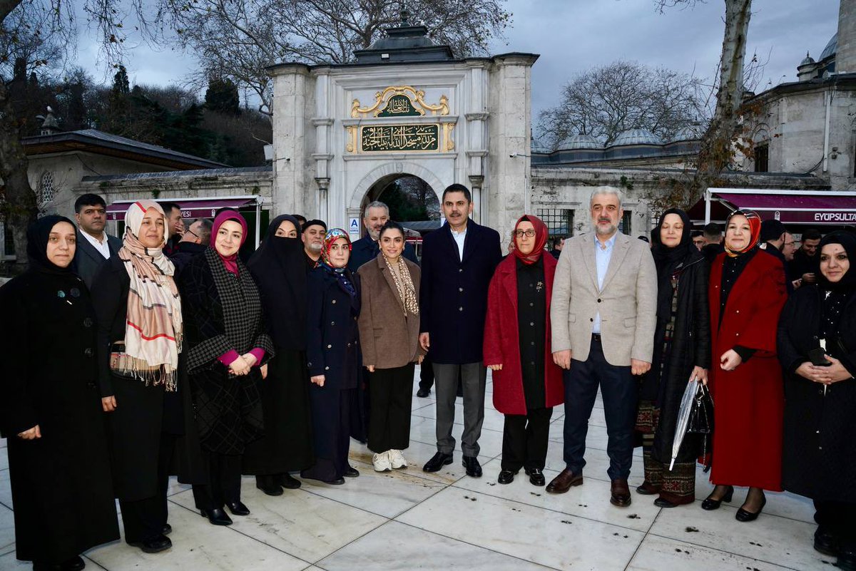 Theanatoliapost's tweet image. theanatoliapost.com/ak-partinin-ib…
Fatih'te konuşan AK Parti'nin İBB Adayı Murat Kurum, " Merhum Kadir Topbaş ağabeyimizin bıraktığı bayrağı yeniden alacağız. Bismillah diyoruz..." ifadelerini kullandı
@murat_kurum @Akparti @akpartiistanbul @istanbulbld @ekrem_imamoglu #eyupsultan #namaz