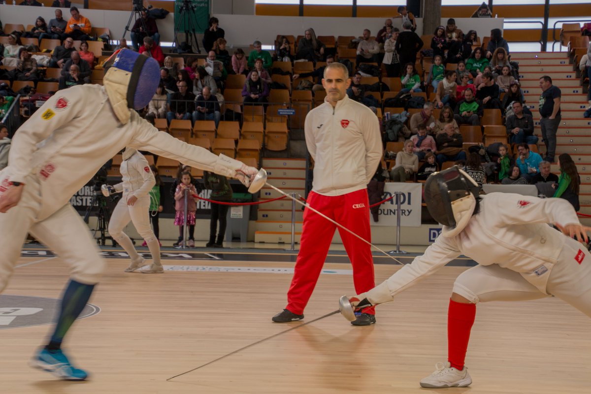 Araski's tweet photo. 𝑀𝑢𝑐ℎ𝑜 𝑚𝑎́𝑠 𝑞𝑢𝑒 𝑏𝑎𝑙𝑜𝑛𝑐𝑒𝑠𝑡𝑜 🙌

El @CEGAesgrima dio una exhibición en Mendi durante el descanso contra Girona 👌

#ConstruyendoSueños #AmetsakEraikitzen https://t.co/VeAt9lGHTf