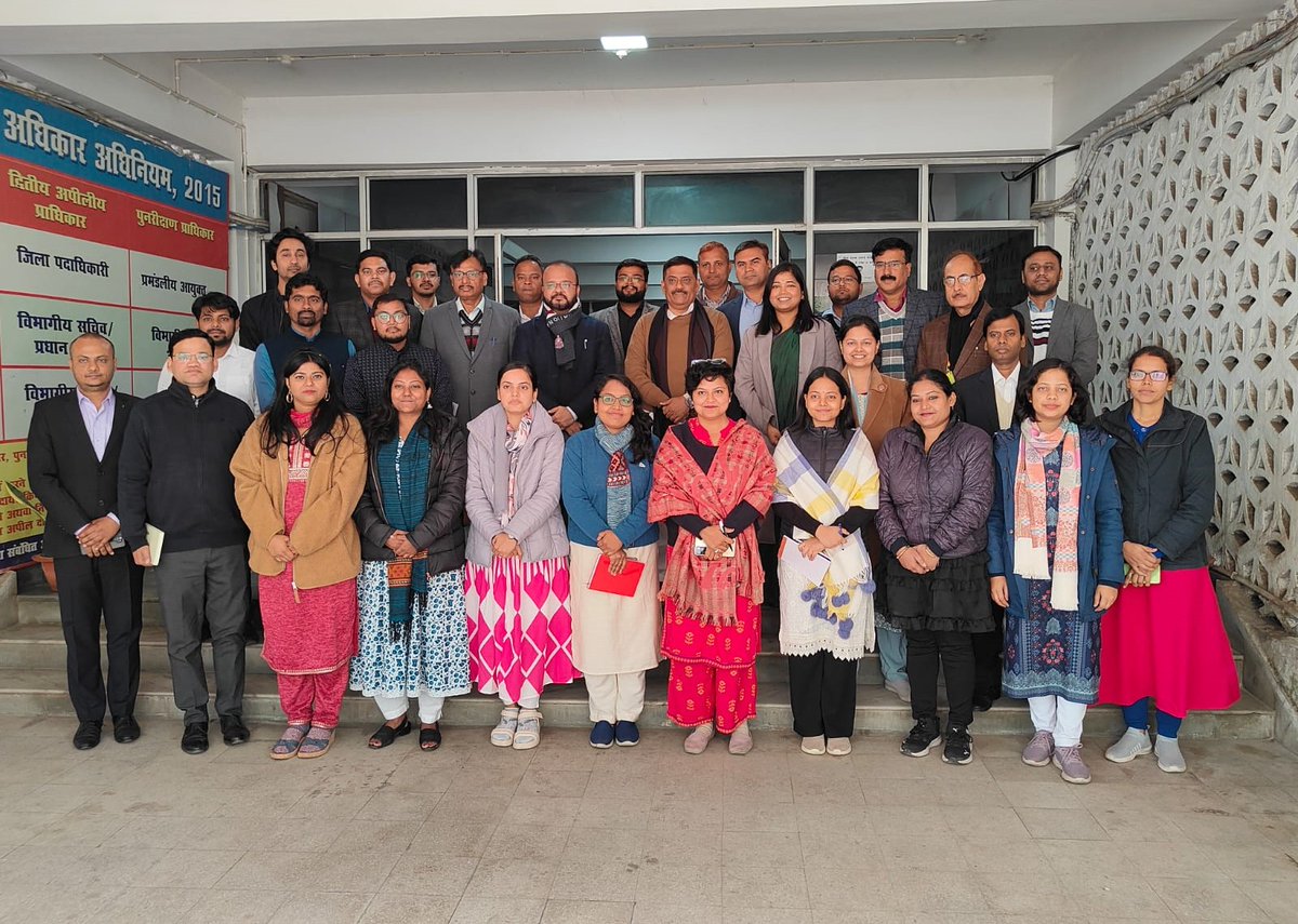 SanjayJhaBihar's tweet photo. BPSC द्वारा चयनित तथा सूचना एवं जनसंपर्क विभाग, बिहार में नवनियुक्त 'सहायक निदेशक -सह- जिला जनसंपर्क पदाधिकारी' (ADPROs) के साथ आज सूचना भवन, पटना में संवाद करते हुए राज्य सरकार की जनहित की योजनाओं की जानकारी जनता तक पहुंचाने और अफवाहों के प्रसार को रोकने की चुनौतियों की चर्चा की। इस दौरान @IPRD_Bihar के डायरेक्टर श्री अमित कुमार भी मौजूद थे।