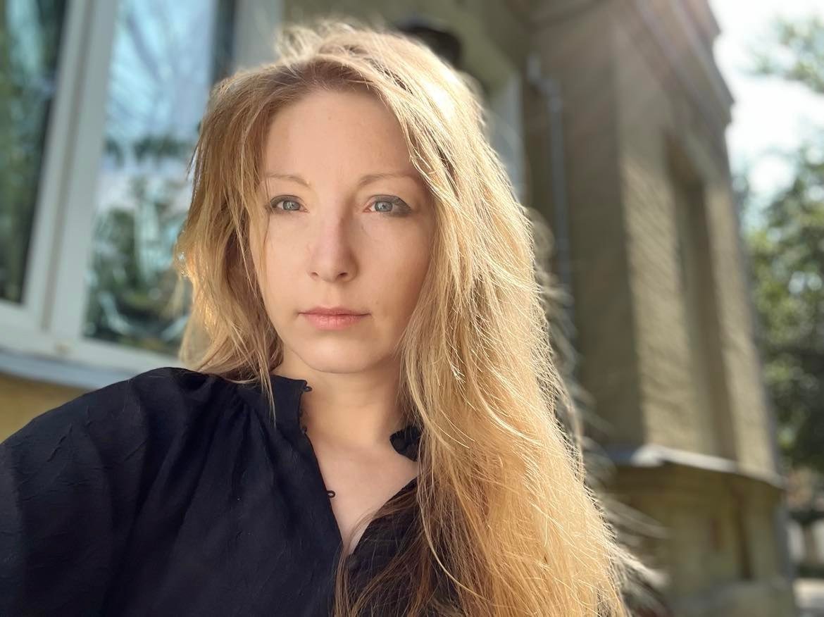 Ukrainki_UA's tweet photo. (1) Viktoria Amelina, geboren am 01.01.1986 in Lviv, war eine ukrainische Autorin. Sie debütierte 2014, 2015 entschloss sich die studierte Informatikerin, sich ausschließlich dem Schreiben zu widmen. https://t.co/dP1NQhmb0B
