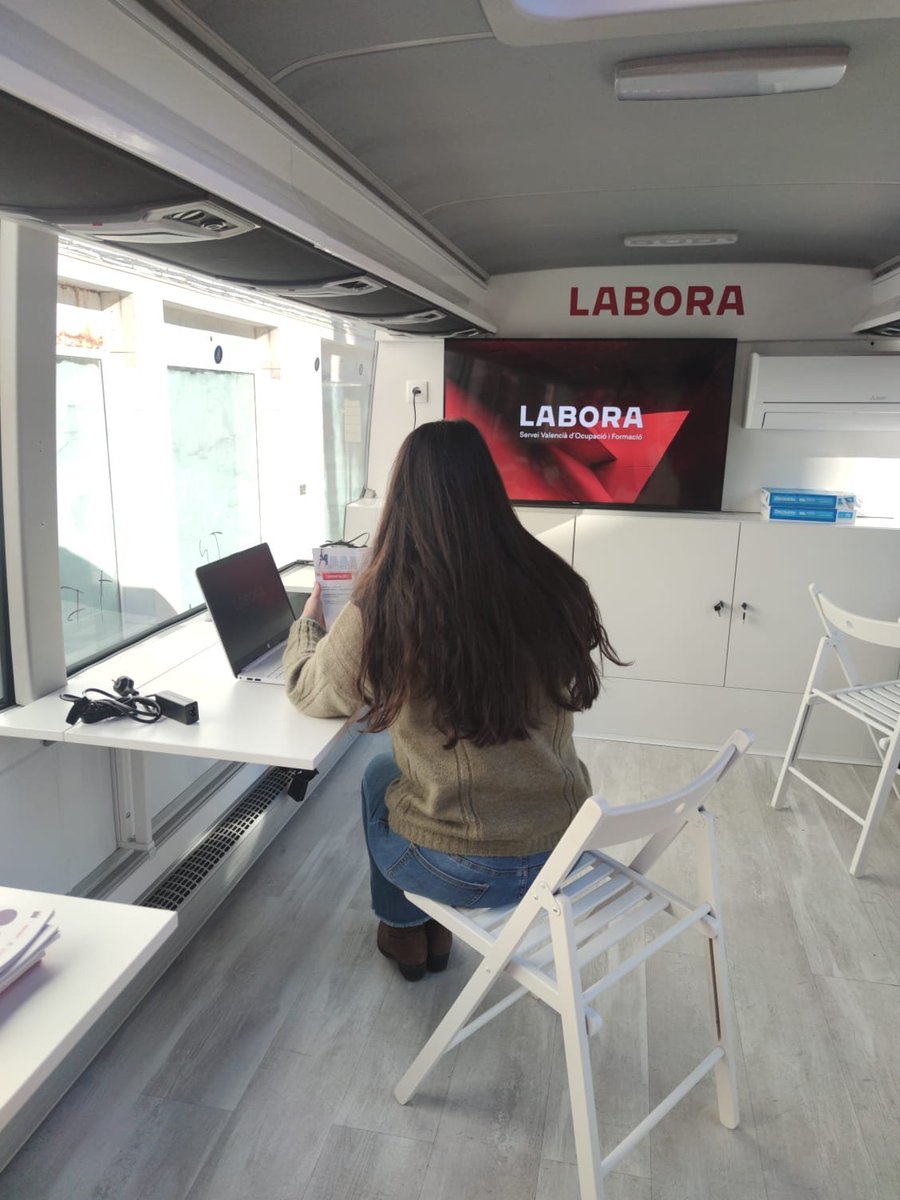 GVAlabora's tweet photo. #BonDia ☀️
MOLT PROMPTE⌛️
Torna 🚌el #BusdeLabora❗
👐🏻Acostem els nostres serveis als pobles de la #Comunitat que NO disposen d'#EspaiLabora
✅Renova el teu #DARDE
✅Busca #formació
✅Demana #orientació...
🚍El #BusdeLabora t'acosta a l'#ocupació💼
#SomLabora https://t.co/VyPO5io3zJ