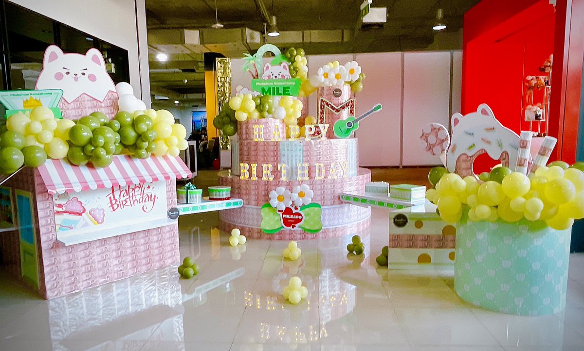 boxofloveflower's tweet photo. happy birthday : Mile Phakphum 🎂ทั้งทีจะธรรมดาไม่ได้ #สร้างโรงงานขนมเค้กมาตั้งให้ไปเลยจ้า  จะหาความยิ่งใหญ่ ท้าทายนี้ได้จากที่ไหนไม่มีอีกแล้วววว 6.5*3.5เมตร 😱
ปฏิมากรรมเงินขนาดมหึมาค่ะ 🤭  ทำได้ยังไงยังงงตัวเอง
Line : @boxoflove

#MilePhakphum 
#MileApo2024BDParty
#2024sMILEday https://t.co/wuXQqWF2IW