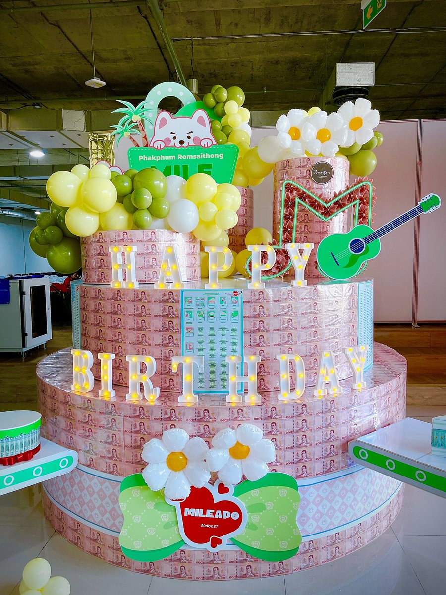 boxofloveflower's tweet photo. happy birthday : Mile Phakphum 🎂ทั้งทีจะธรรมดาไม่ได้ #สร้างโรงงานขนมเค้กมาตั้งให้ไปเลยจ้า  จะหาความยิ่งใหญ่ ท้าทายนี้ได้จากที่ไหนไม่มีอีกแล้วววว 6.5*3.5เมตร 😱
ปฏิมากรรมเงินขนาดมหึมาค่ะ 🤭  ทำได้ยังไงยังงงตัวเอง
Line : @boxoflove

#MilePhakphum 
#MileApo2024BDParty
#2024sMILEday https://t.co/wuXQqWF2IW
