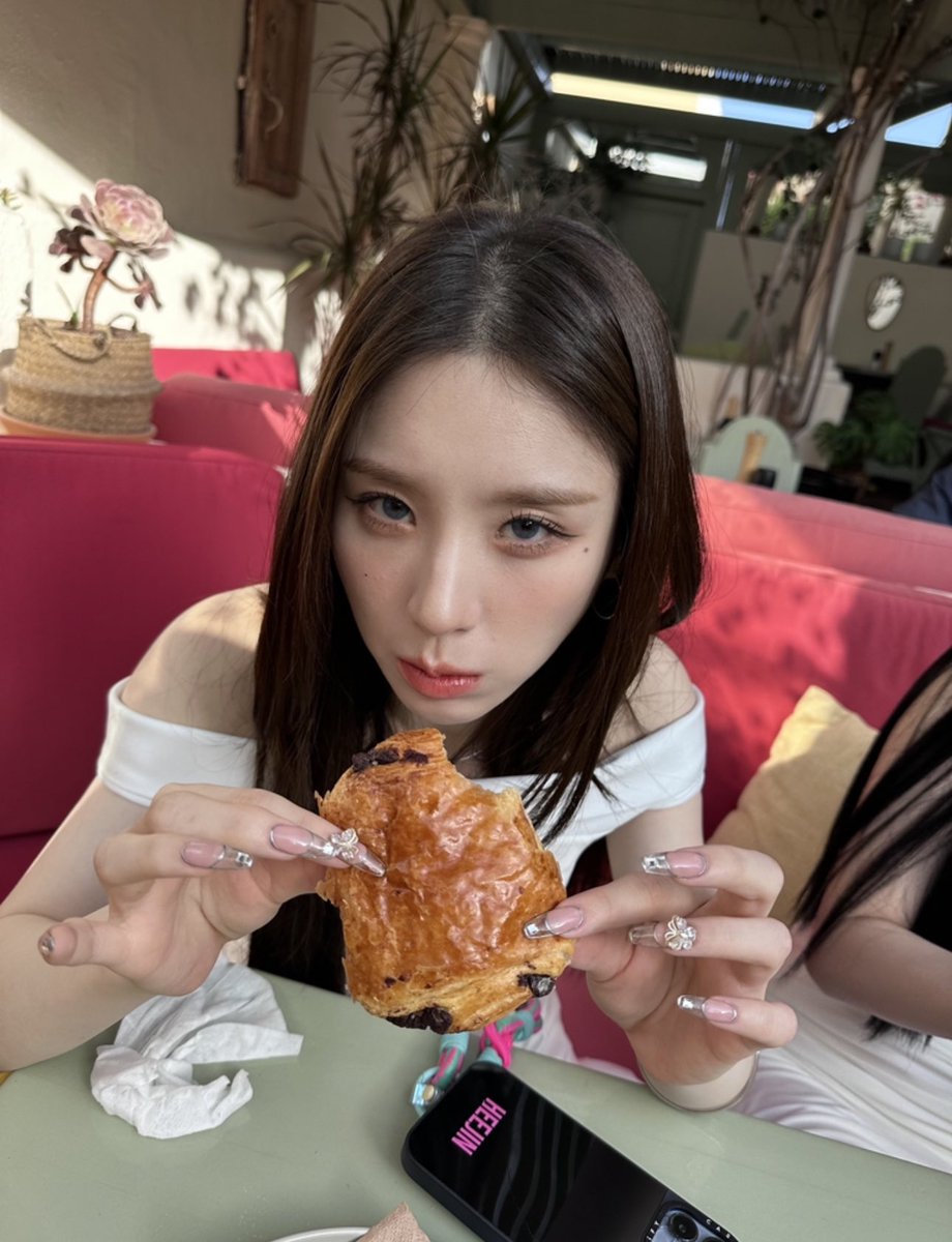 1019_01's tweet photo. [240108] 🐰💌 https://t.co/511iLzgcFx