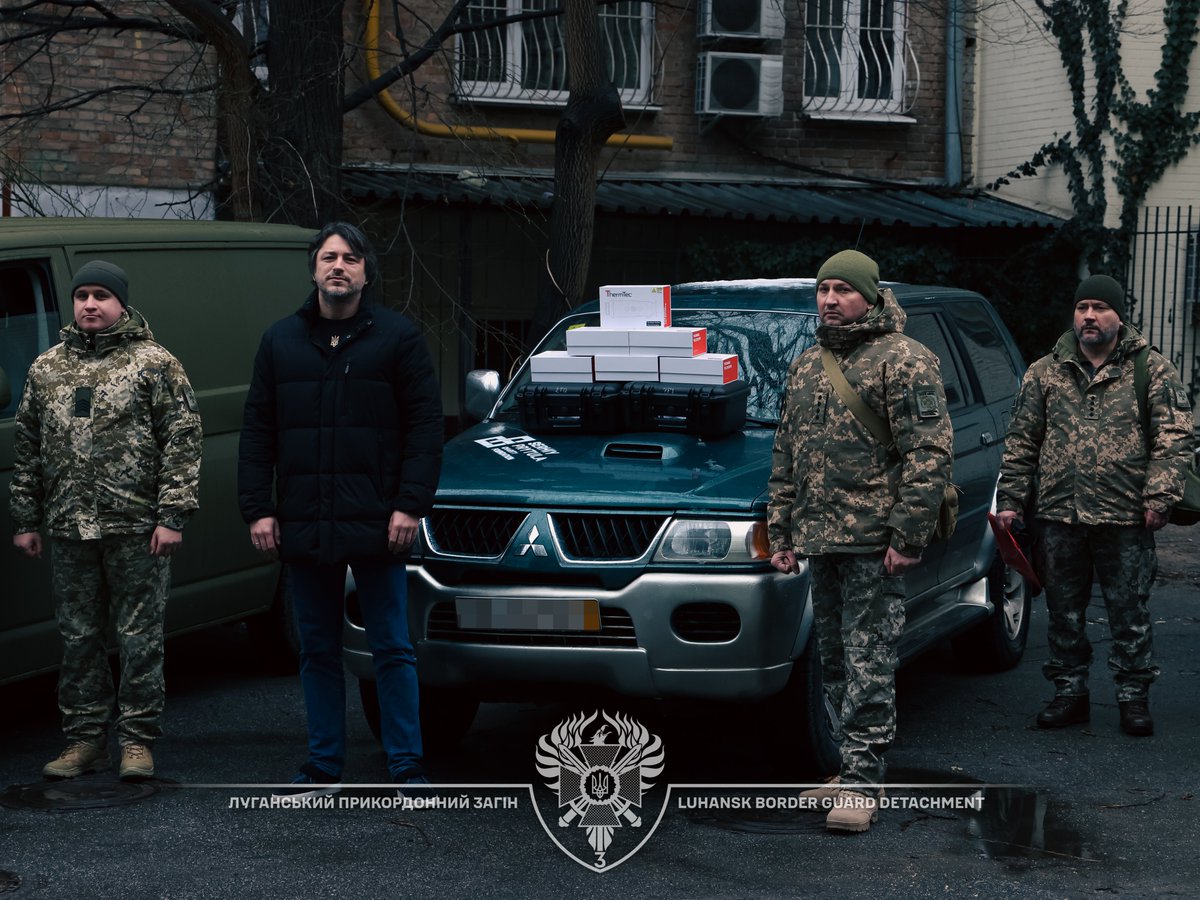 luhanskdpsu's tweet image. 🤝 «Робота волонтера — це виконати запит військовослужбовців», — @serhiyprytula про допомогу Луганським прикордонникам

Чотири автомобілі, два дрони з додатковими батареями та шість тепловізорів на майже 2 мільйони гривень закупив @CharityPrytula для нашого загону