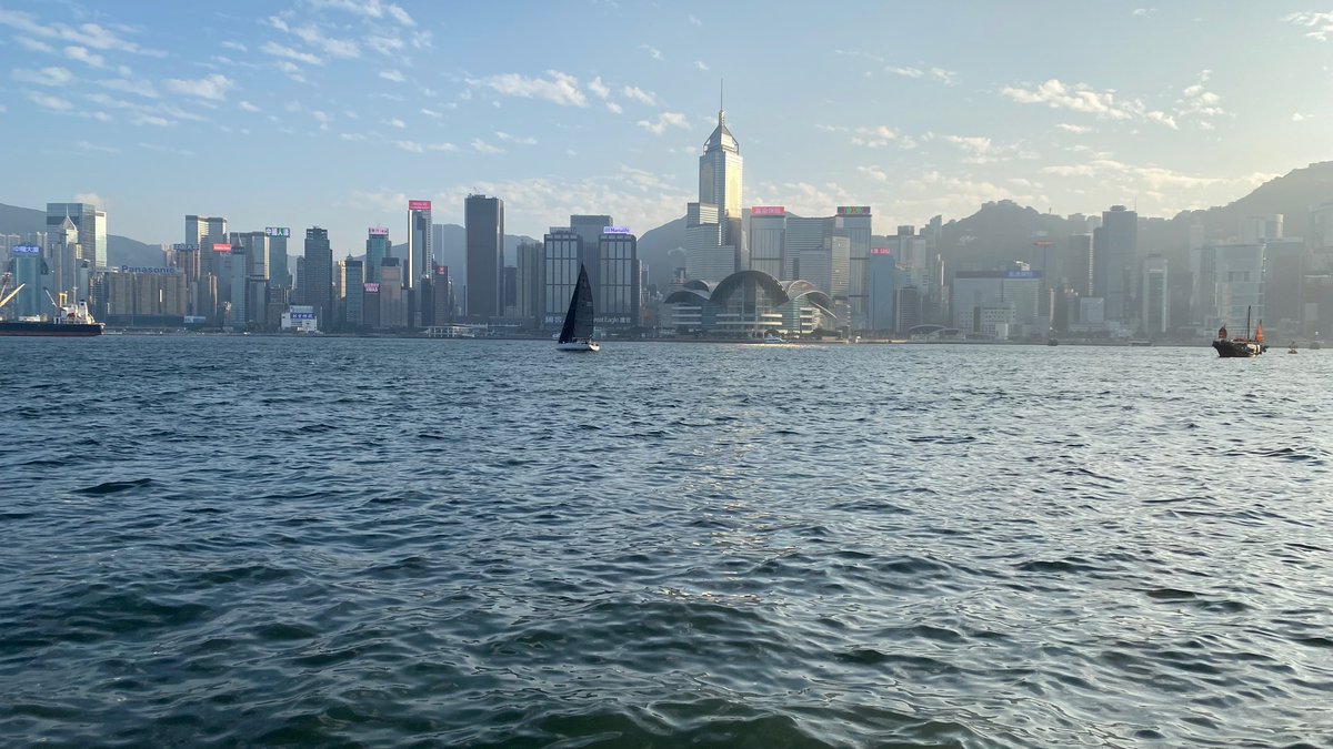 guoguoer's tweet photo. 维多利亚港。坐几分钟船过去就是湾仔码头了。 https://t.co/xcWJ3mJYce