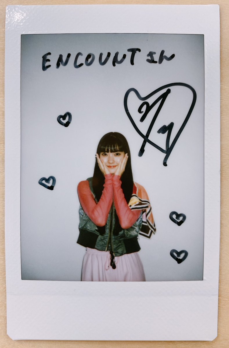 encountofficial's tweet photo. 【プレゼント企画🎁】
最新EP『アクセラレイト』をリリースしたGirls²（#Girls2）から #菱田未渚美 さんのサイン入りチェキを1名様にプレゼント❤️

@encountofficial をフォロー
&amp;リポストで応募完了🥰

当選者の方には、DMにてご連絡致します🎯

※〆切1/21

特集記事👇
https://t.co/Yy4DQXKAzp https://t.co/uP3t3iaX9O