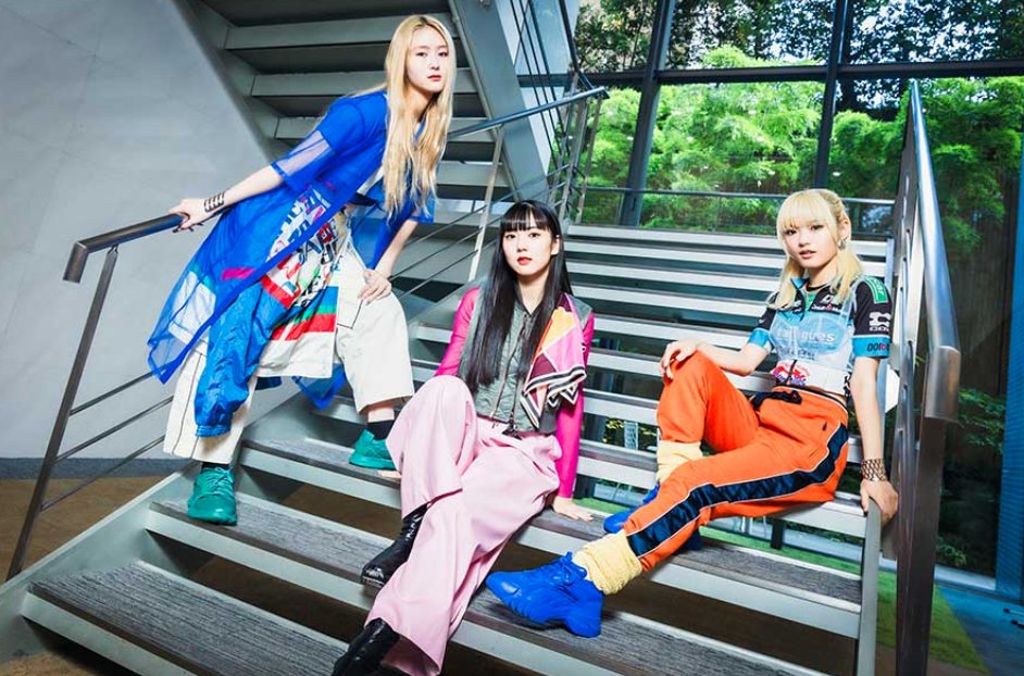 encountofficial's tweet photo. 【プレゼント企画🎁】
最新EP『アクセラレイト』をリリースしたGirls²（#Girls2）から #菱田未渚美 さんのサイン入りチェキを1名様にプレゼント❤️

@encountofficial をフォロー
&amp;リポストで応募完了🥰

当選者の方には、DMにてご連絡致します🎯

※〆切1/21

特集記事👇
https://t.co/Yy4DQXKAzp https://t.co/uP3t3iaX9O