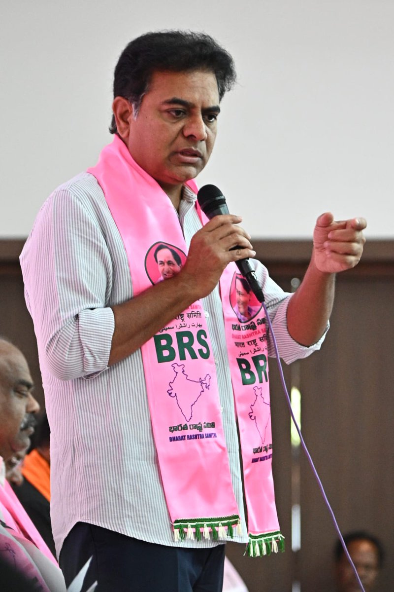 BRSparty's tweet photo. తెలంగాణ భవన్‌లో జరుగుతున్న బీఆర్‌ఎస్‌ పార్టీ నిజామాబాద్ లోక్‌సభ నియోజకవర్గ సన్నాహక సమావేశం. 

ఈ సమావేశంలో బీఆర్ఎస్ వర్కింగ్ ప్రెసిడెంట్ @KTRBRS, బీఆర్‌ఎస్‌ జనరల్‌ సెక్రెటరీ కే.కేశవరావు, మాజీ మంత్రి @VPR_BRS, మాజీ స్పీకర్ లు @PocharamBRS, మధుసూధనా చారి, ఎంపీ కేఆర్ సురేష్ రెడ్డి, మాజీ ఎంపీ, ఎమ్మెల్సీ @RaoKavitha, నిజామాబాద్ పరిధిలోని ఏడు అసెంబ్లీ నియోజవకర్గాల నుంచి ఎమ్మెల్యేలు, ఎమ్మెల్సీలు, మాజీ ఎమ్మెల్యేలు, జెడ్పీ చైర్మన్లు, మాజీ చైర్మన్లు, మేయర్లు, మాజీ మేయర్లు, మున్సిపల్‌ చైర్మన్లు, మాజీ చైర్మన్లు, వివిధ కార్పొరేషన్ల మాజీ చైర్మన్లు, నియోజకవర్గాల ఇన్‌చార్జీలు, జిల్లా పార్టీ అధ్యక్షులు, పార్టీ ప్రజా ప్రతినిధులు, ముఖ్యనేతలు పాల్గొన్నారు.
