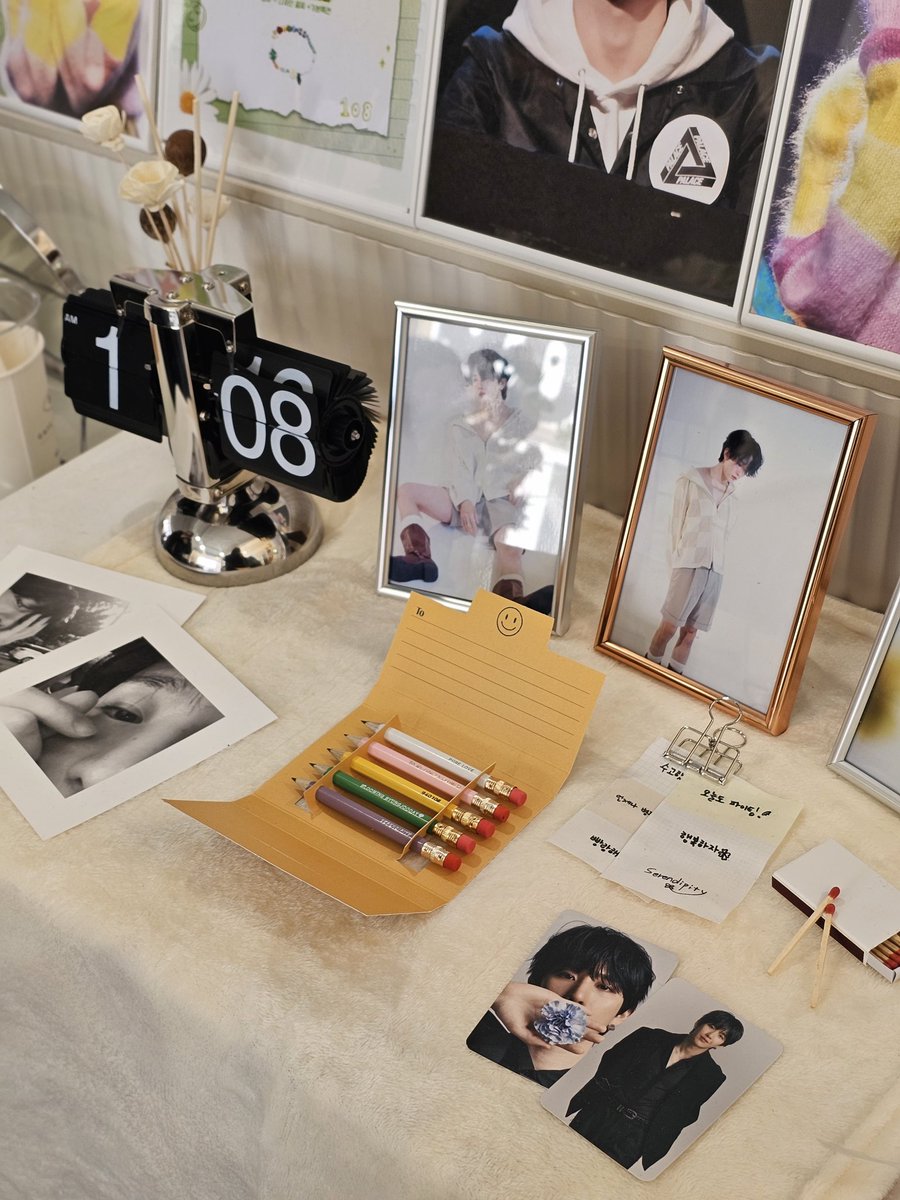 bbbbbangE's tweet photo. 🎉PURE LOVE
마지막 생카 도착!
안에 공간찍은 영상 봤을때 너무 이쁘다 생각함🥰 아니나 달라 디피도 너무 이쁜데 꽃장식이 진짜 많아서 화사했음
빵둥이들이 많아서 제대로 못찍은 공간이 있아서 아쉽🥹 햇살 들어오는 창가가 아름다워✨️
#병주꽃_피워봐_참좋아
#Blooming_BYUNGJOOday https://t.co/7GiMjRvcYK