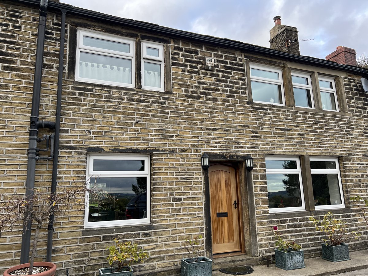 LockwoodWindows's tweet image. Trickle vents. Not sure what they are?

Take a look at our quick-read guide, which explains why they’re important and why building regulations have changed:
ow.ly/tmg250QcQYT

#TrickleVents #NewWindows #Huddersfield