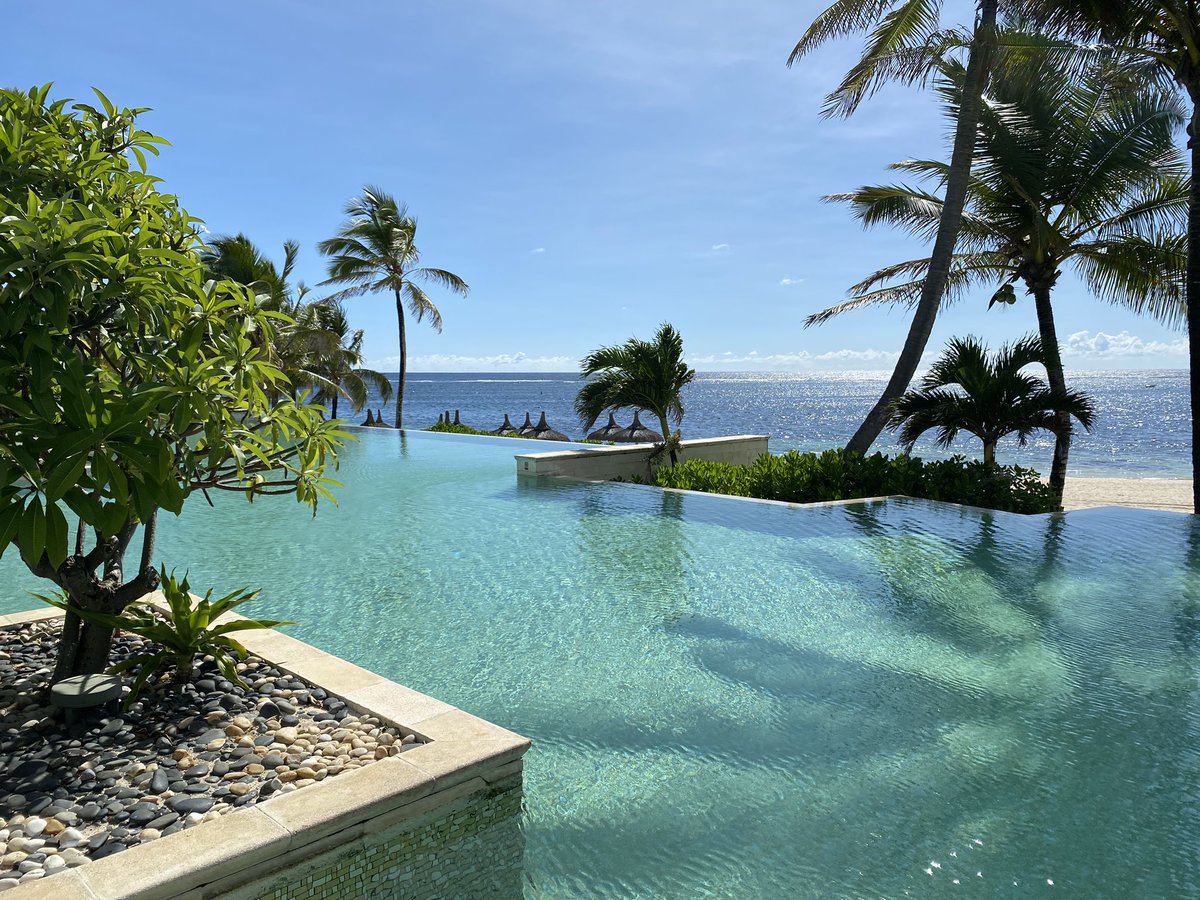 SteveSkelding's tweet photo. I’ve had worse Mondays….Happy 40th @MrSS_Life #mauritius ☀️ 🏝️ 🥂 https://t.co/sjDKIIoSqB