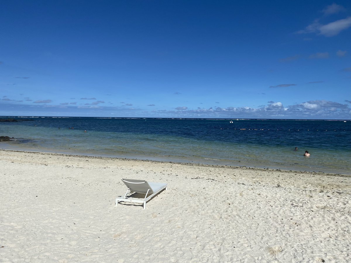 SteveSkelding's tweet photo. I’ve had worse Mondays….Happy 40th @MrSS_Life #mauritius ☀️ 🏝️ 🥂 https://t.co/sjDKIIoSqB