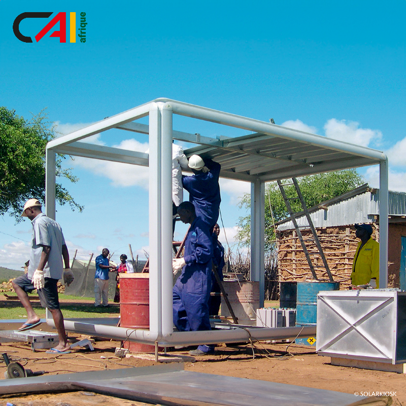 halloafrique's tweet photo. 💡L'énergie solaire révolutionne les foyers sans électricité!

1,5 Md de personnes dans le 🌍 vivent sans électricité, dont 600 M en Afrique.

#Solarkiosk, conçus par 3 architectes🇩🇪, alimentent des:
🏥hôpitaux
🎒écoles
💧sources d'eau
Déployés dans plusieurs pays: 🇪🇹🇰🇪🇧🇼🇹🇿🇷🇼🇬🇭