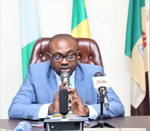 Imranmuhdz's tweet photo. The Minister of Interior, Hon. Olubunmi Tunji-Ojo  has officially launched the much-anticipated International Passport Automation system.

In just 5 simple steps, you can enrol for your International Passport.  

Step 1
Proceed to the Official Website https://t.co/JJCTY3YpqJ . Fill your NIN to auto-fill your data from NIMC. 

Step 2
Complete other data fields as required. 

Step 3
Upload your passport photograph that meets (ICAO Standards) and other supporting documents.

Step 4 
Walk into an Immigration Office for your Biometric Capture. 

Step 5 
Your passport is ready for collection within 2 weeks.