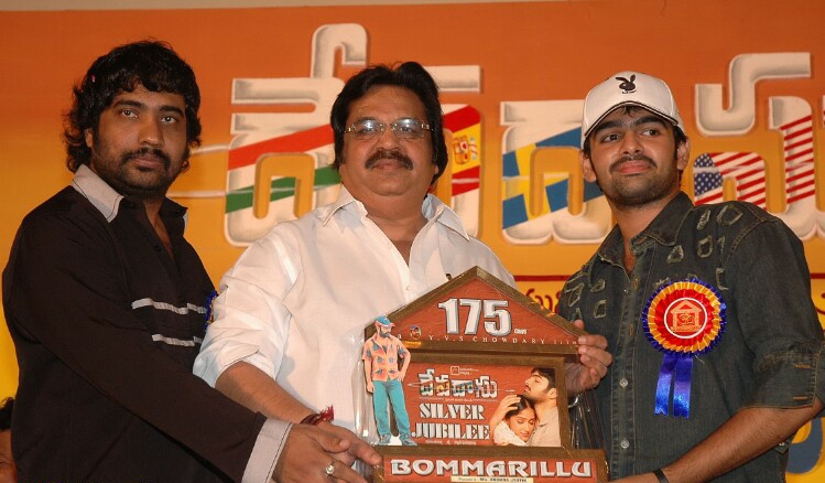 CineLoversTFI's tweet image. Debut Heroes with 175 days movies 
( Photos from 175 days functions ) 

#Tharun &apos; Nuvve Kavali, 2000 &apos; (IH)
#Nithiin &apos; Jayam, 2002 &apos; 
#Ram &apos; Devadasu, 2006 &apos;