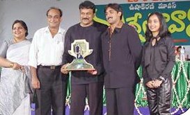 CineLoversTFI's tweet image. Debut Heroes with 175 days movies 
( Photos from 175 days functions ) 

#Tharun &apos; Nuvve Kavali, 2000 &apos; (IH)
#Nithiin &apos; Jayam, 2002 &apos; 
#Ram &apos; Devadasu, 2006 &apos;