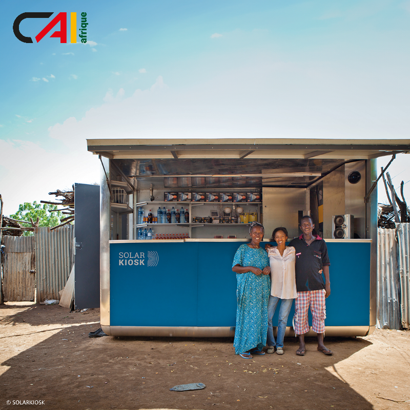 halloafrique's tweet photo. 💡L'énergie solaire révolutionne les foyers sans électricité!

1,5 Md de personnes dans le 🌍 vivent sans électricité, dont 600 M en Afrique.

#Solarkiosk, conçus par 3 architectes🇩🇪, alimentent des:
🏥hôpitaux
🎒écoles
💧sources d'eau
Déployés dans plusieurs pays: 🇪🇹🇰🇪🇧🇼🇹🇿🇷🇼🇬🇭