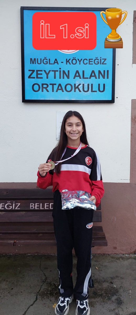 Türkiye geneli güreş turnuvasında il birincisi olan öğrencimiz Zeynep Tuana Akça'yı tebrik ederiz.