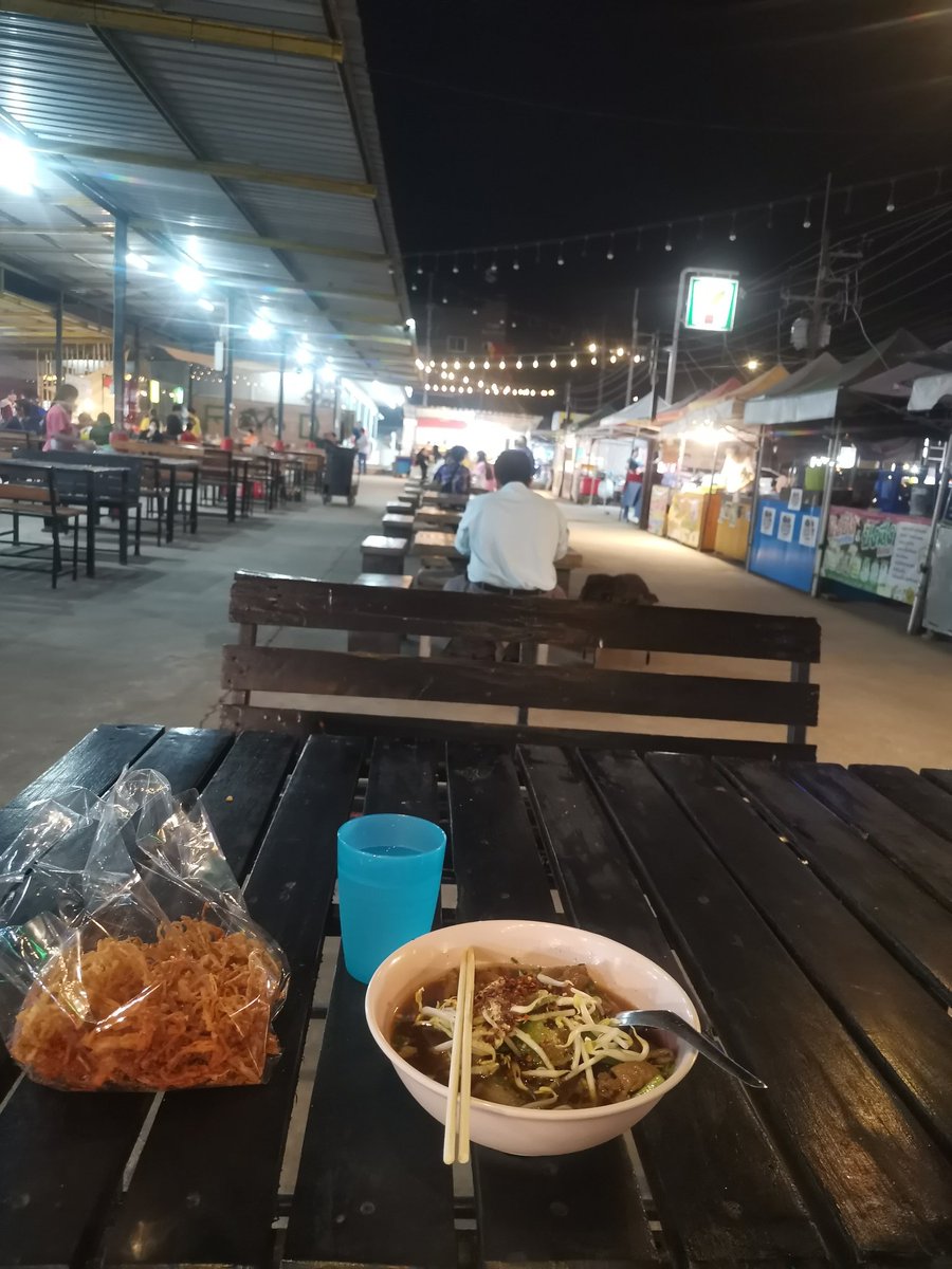 Ronn19999's tweet photo. ต้องเบิ่งหนังคนเดียวกินข้าวคนเดียวไปตลาดคนเดียว
#นิคมพัฒนา
 ซอย13 https://t.co/fUE9EUSytw
