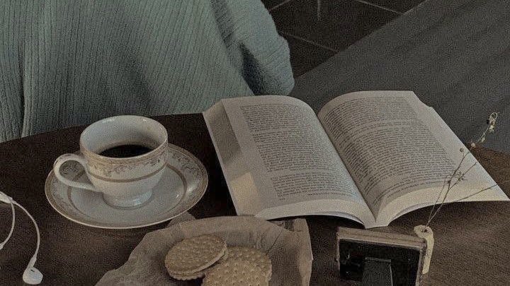 chanelkake's tweet photo. coffee &amp; reading ♡ https://t.co/CjXzsiDzXs