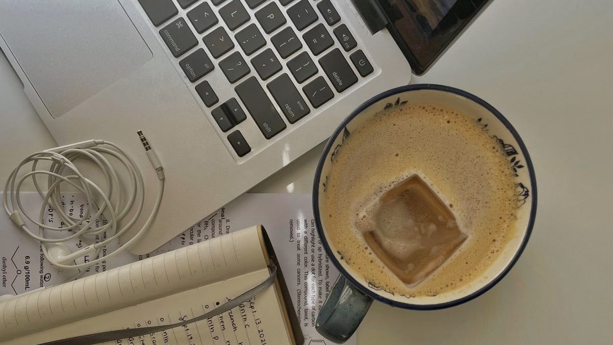 chanelkake's tweet photo. coffee &amp; reading ♡ https://t.co/CjXzsiDzXs