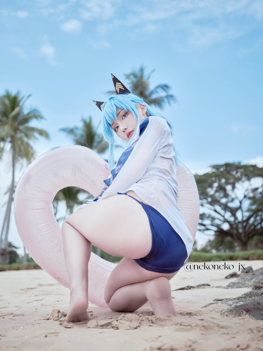 NekonekoJX's tweet photo. 周一来点蓝蓝的💙海伦泳衣🩵
Monday blues? 🩵 Blessing with Helm at seaside!
Photo: Vona Zhang's Photography
Do check my Gank page for the full set HD pics: https://t.co/dx28mv5p9T
#nikke #nikkecosplay #nikkegoddessofvictory #helmcosplay https://t.co/E9s9CehITr
