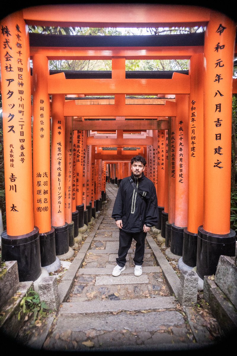 Throwback to : 伏見稲荷大社 ⛩️ It's 6AM. We ended up here randomly - lucky day 🍀 Missing Japan 🇯🇵 📸 @life_gawson