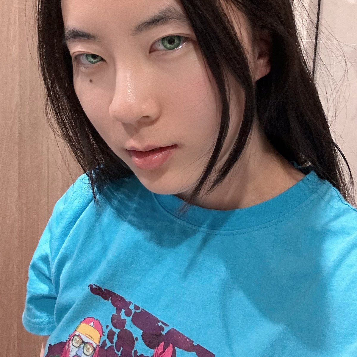 JuliaCaulflower's tweet photo. 💚💚
#nonmakeup
#selfie https://t.co/UqVV9LgFYo