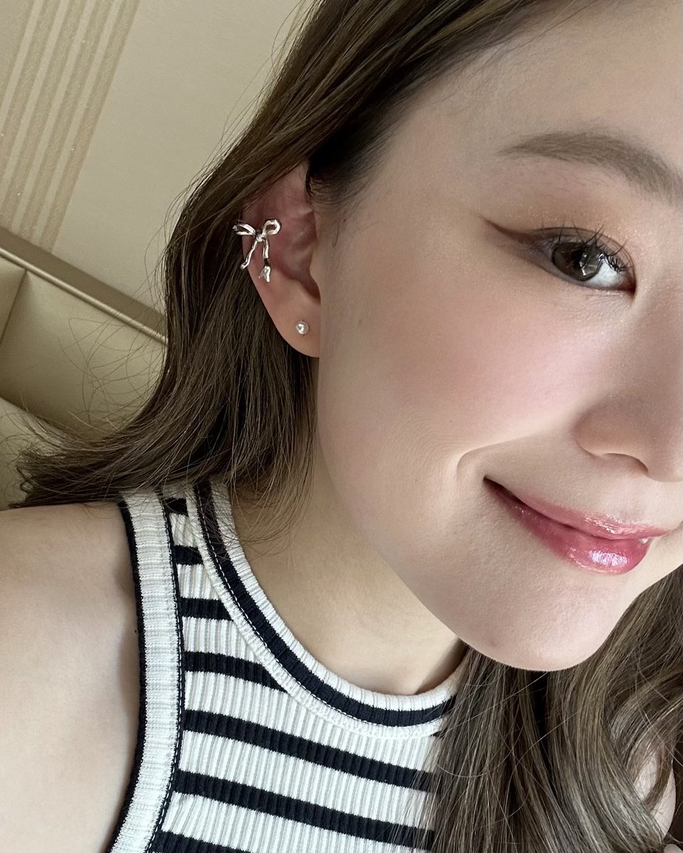 MM_sharing's tweet photo. Ear cuff น้องโบว์ใส่ออกมาแล้วน่ารักเป็นบ้า🥹 โบว์ใหญ่แบบตะโกน แต่ชอบสุดๆ สวยฉ่ำ สาวหวานเบอร์1 เป็นเงินแท้ 925 ด้วยน้า ของแบรนด์ minormood ค่ะ
📍https://t.co/TsLqYBEoW4 https://t.co/4OyPxl58Ay
