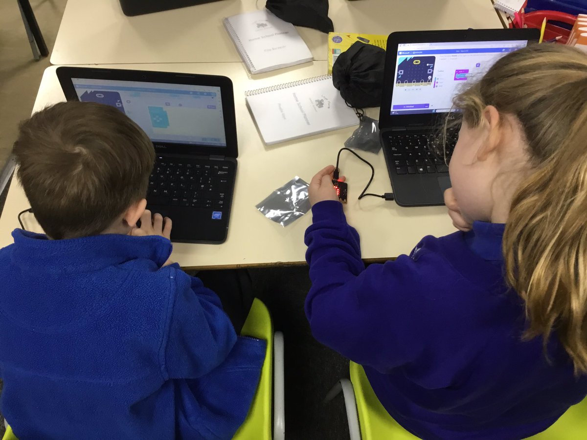 LeysFarm's tweet photo. Year 4 are loving coding with their @microbit_edu from the @bbc #lfjscomputing #coding #microbit https://t.co/vBRJyLJHk2