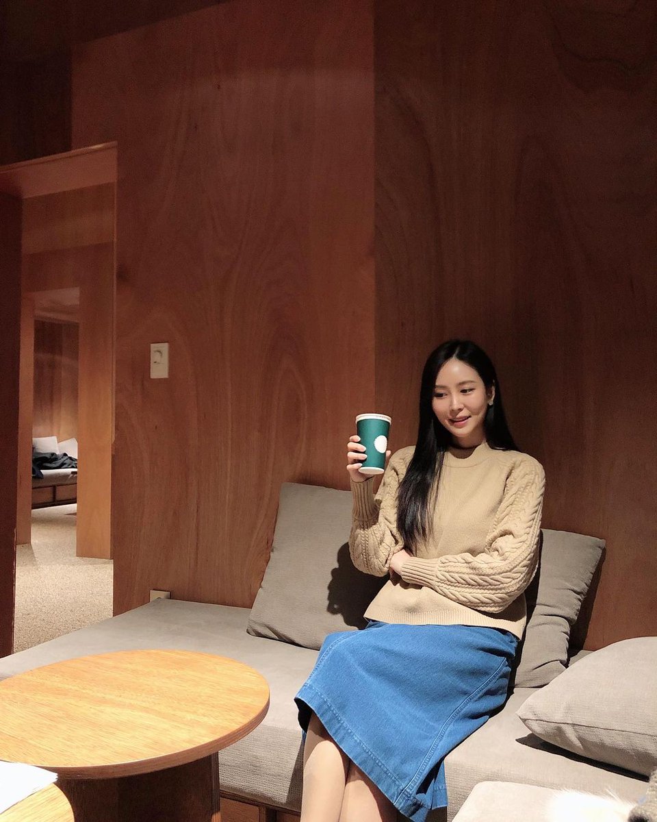 엄마가 돈을 쫓지말라고 하셨지
돈을 쫓으면 큰 일 난다고 하셨지
왜 그 말을 안 들었을까 ㅠㅠ
