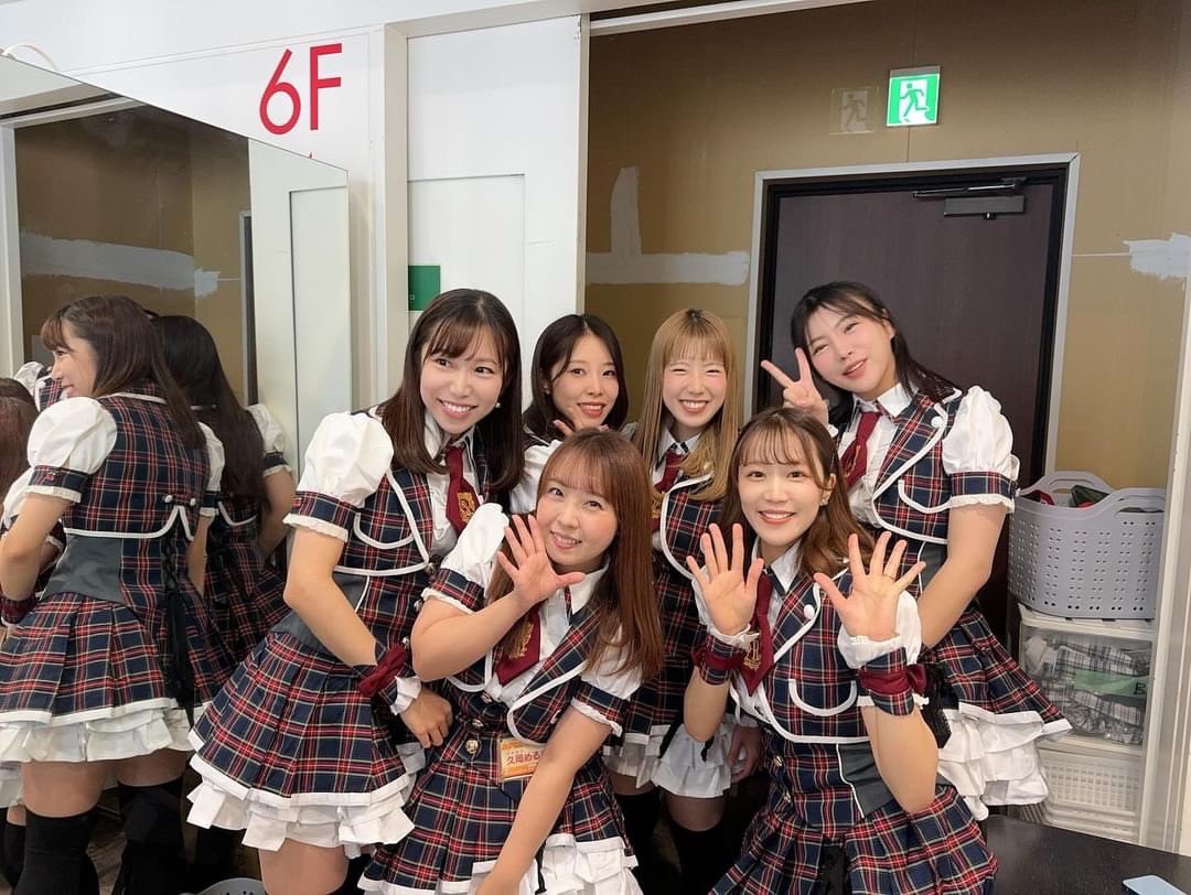 koshirochii's tweet photo. iTube Studio最終日ありがとうございました！
約12年間この場所を守ってくださりありがとうございました。年月の中で形や制度は変わっても、今日までこの場所があるのは足を運んでくださるみなさんのおかげでした。またバクステの楽曲と共に盛り上がれる機会があることを、心から願っています🤝 https://t.co/rNNimvQ66S