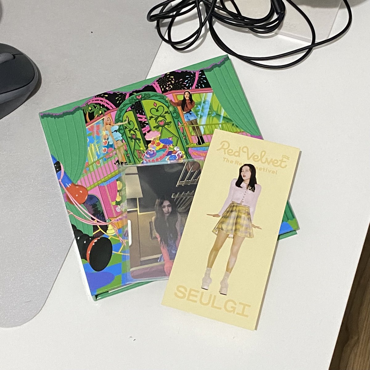 miuglare's tweet photo. wts / lfb !
#miuglaresells

✮ red velvet reve festival finale scrapbook ver. album 
(unsealed but complete inclusions)

—  php 300 ; payo pho 280

⤷  dm or reply "mine" if interested in buying ♡ https://t.co/3xuaBDvnCR