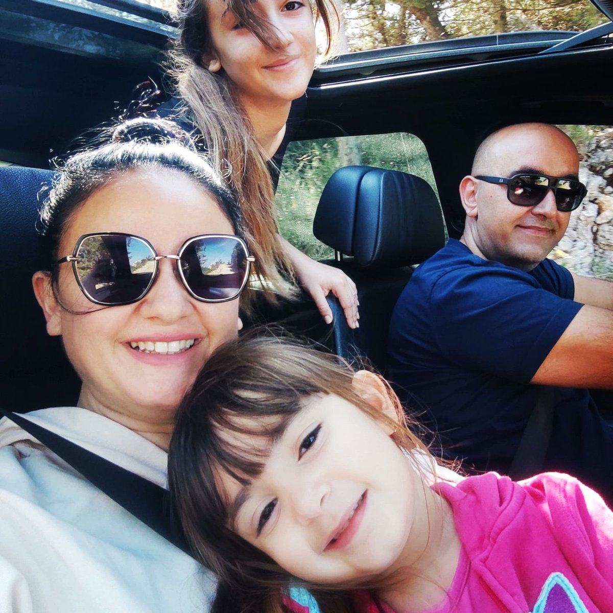 Çocuğunun üsdüne yatarak korumaya çalışdı. O kısa sürede anca bunu yapabildi yoksa süresi olsaydı kurtarmaz mıydı hepsini. Saniyeler içinde çöken binada kaybettik canlarımızı! Sen merak etme Duygu'm adalet sağlanacak. Iyi ki doğdun 🤍
#iyikidoğdunduygukalaycı 
#isiasortakdavamız