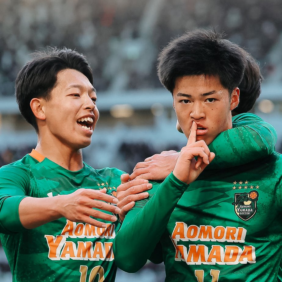 🇯🇵 Captain Tsubasa and Blue Lock didn’t lie, Japanese high school football is something special.

THREAD👇