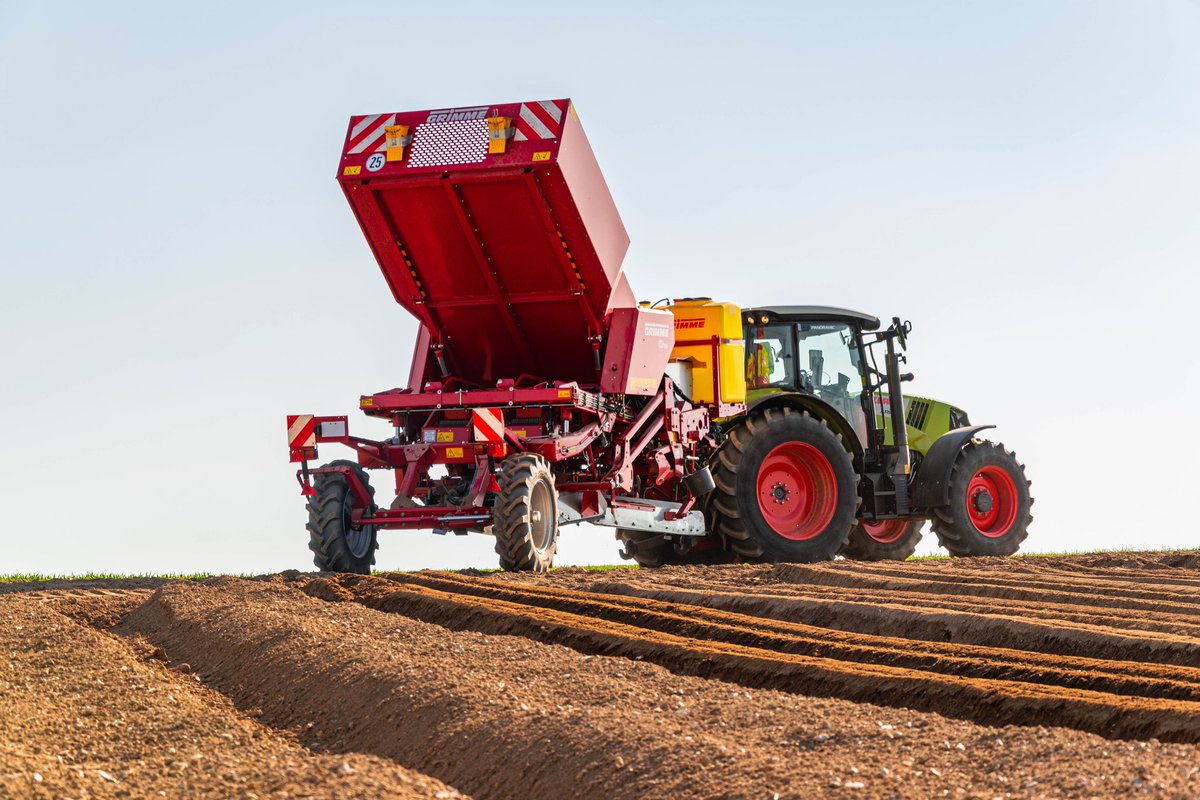 GRIMMEGroup's tweet photo. #PotatoMonday
The current weather situation in Germany finally seems to be improving.
It's about time, because the new season is about to start.🥔
#GRIMMEGroup #potatoes #badweather #newsaison #agriculture https://t.co/g5XZztuJ6w