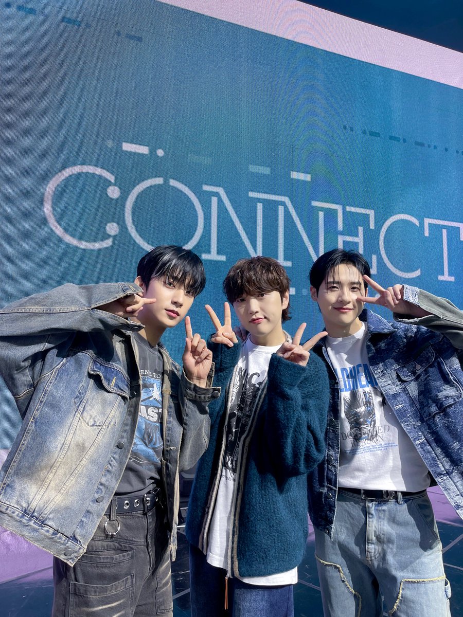 _B1A4OFFICIAL's tweet photo. [#B1A4Story] COMEBACK SHOWCASE 📸

오랜만에 바나들과 함께라서 더욱 즐거웠던 컴백 쇼케이스❤
1분 1초가 너무 빨리 지나가서 아쉬웠지만 앞으로 더 멋진 무대들이 준비되어 있으니 이번 활동도 기대 많이 해주세요🥰

#B1A4
#REWIND #CONNECT
#CONNECTWITHB1A4 https://t.co/TFAUTdFSKm