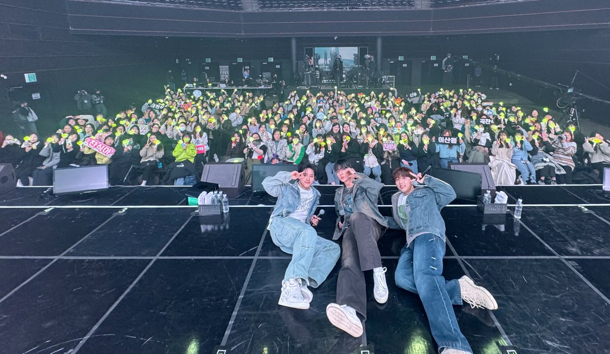 _B1A4OFFICIAL's tweet photo. [#B1A4Story] COMEBACK SHOWCASE 📸

오랜만에 바나들과 함께라서 더욱 즐거웠던 컴백 쇼케이스❤
1분 1초가 너무 빨리 지나가서 아쉬웠지만 앞으로 더 멋진 무대들이 준비되어 있으니 이번 활동도 기대 많이 해주세요🥰

#B1A4
#REWIND #CONNECT
#CONNECTWITHB1A4 https://t.co/TFAUTdFSKm