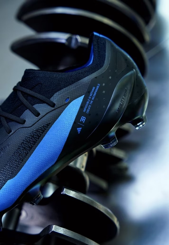 Soheil_SBabaei's tweet photo. TheSemi-transparent mono-mesh material onTheMid-foot cage incorporates a touch of #BugattiBlue, paying homage toThe iconic early #Bugatti #GrandPrix cars.ThisTouch serves as an instant identifier for enthusiasts,bridging a century of motorsport success.
#Adidas #NFT #XCrazyfast https://t.co/e2zzpwPpyK