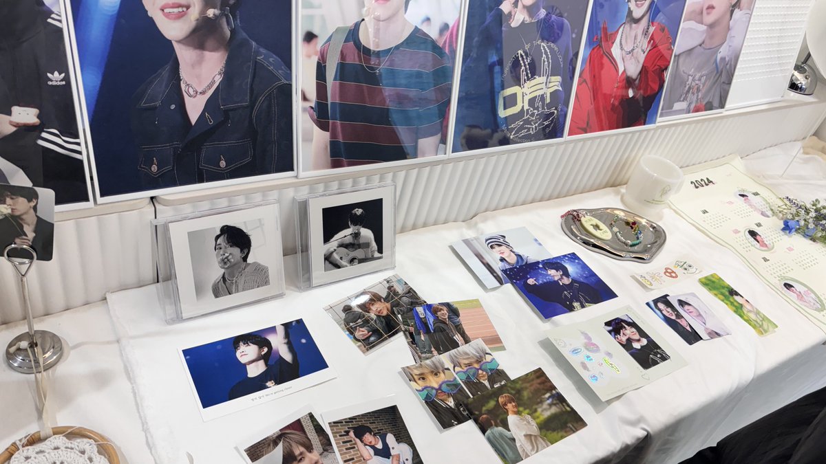 bbb__j_liili8's tweet photo. #병주꽃_피워봐_참좋아
#Blooming_BYUNGJOOday

내부가 정말 산듯하고 부드러운 연두색으로
포근히 다녀왔습니다! 디자인도 너무
예뻐 즐겁게 즐긴 거 같아요💚
오늘 병주 생일 너무 축하하고
카페 열어주셔 감사합니다! https://t.co/O1AqxLs5QQ