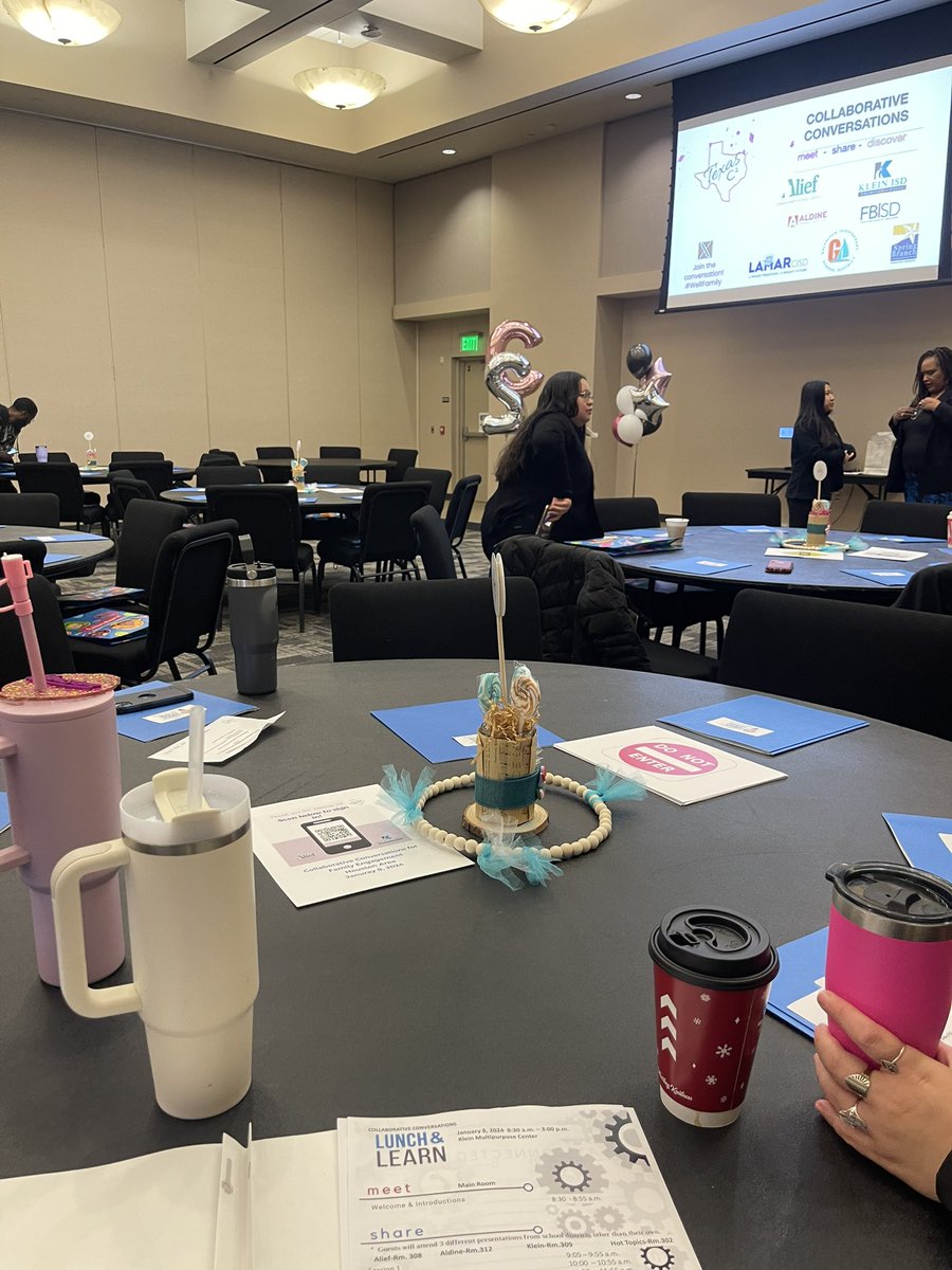 Lopezreads's tweet photo. Collaborative Conversations Day! We’re ready to learn! @FamilyKisd https://t.co/UdbmD2ZNcR