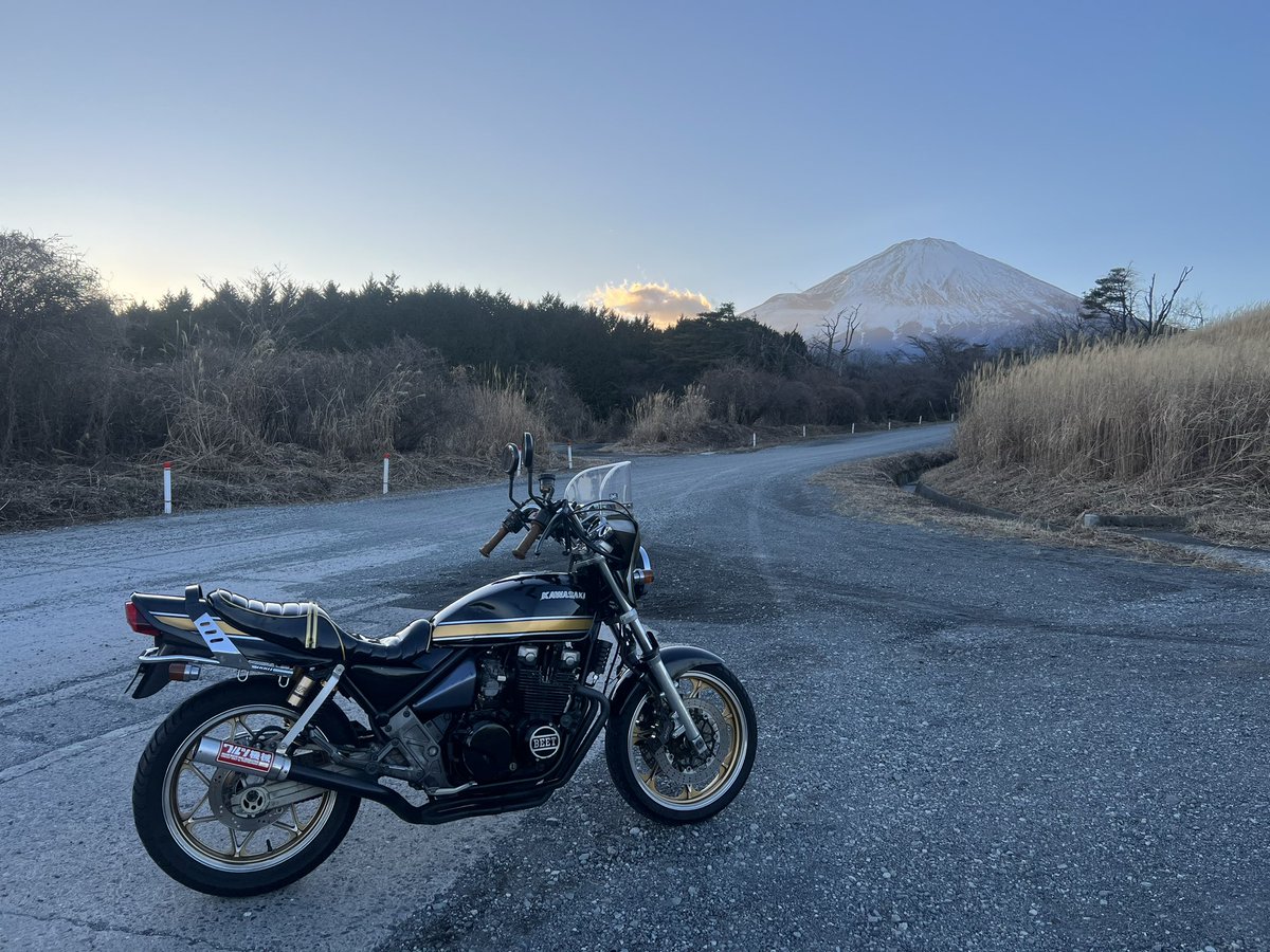 daisuke_pk's tweet photo. 富士山近辺はやっぱ寒い🥶
よく行くけどやっぱ綺麗
#富士山 
#ゼファー400 
#ゼファー400x https://t.co/G3WPj5EjK3