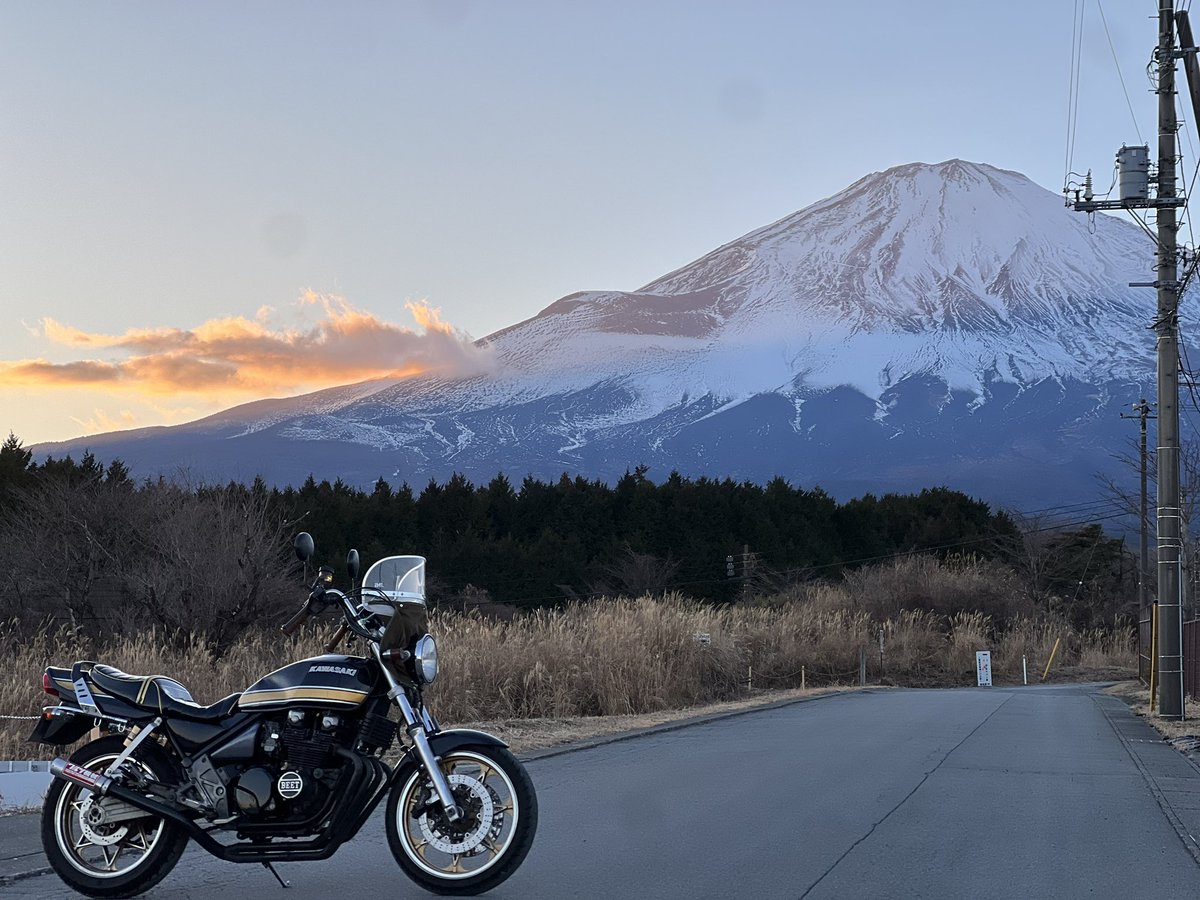 daisuke_pk's tweet photo. 富士山近辺はやっぱ寒い🥶
よく行くけどやっぱ綺麗
#富士山 
#ゼファー400 
#ゼファー400x https://t.co/G3WPj5EjK3